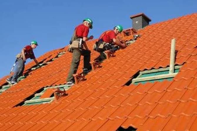 Jak chodzić po dachu z dachówki bezpiecznie i unikać wypadków
