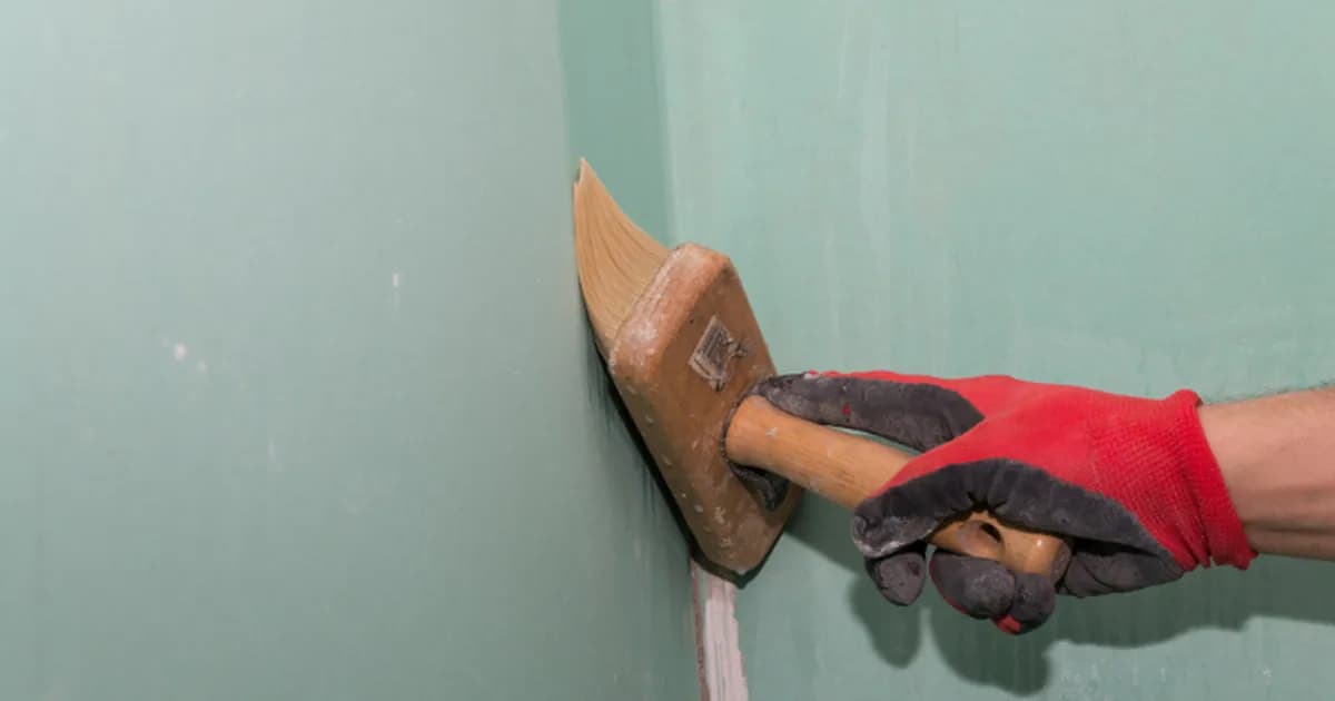 Czy gruntować tynki gipsowe przed szpachlowaniem? Oto, co musisz wiedzieć Czy gruntować tynki gipsowe przed szpachlowaniem? Oto, co musisz wiedzieć