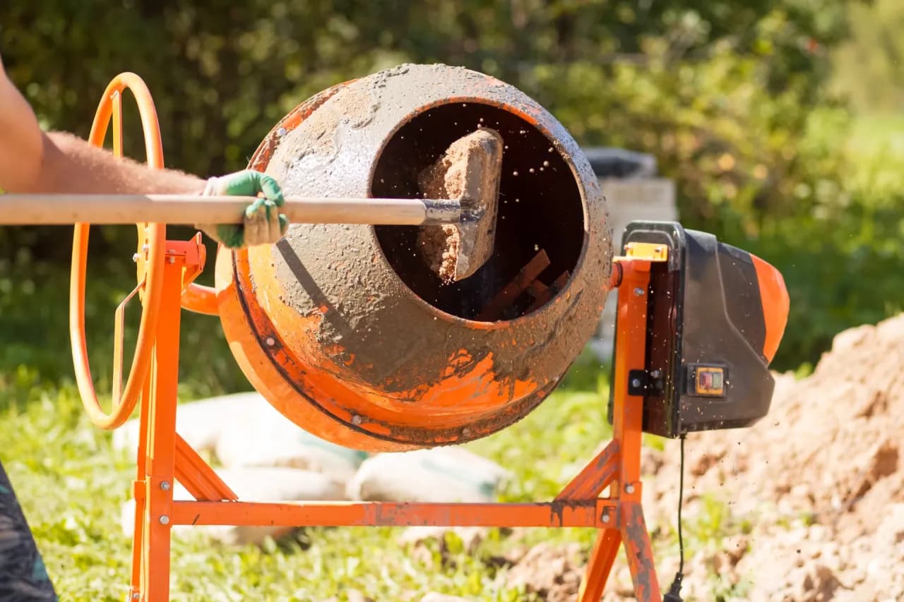 Ile cementu na fundamenty? Oblicz koszty i wybierz najlepszy beton
