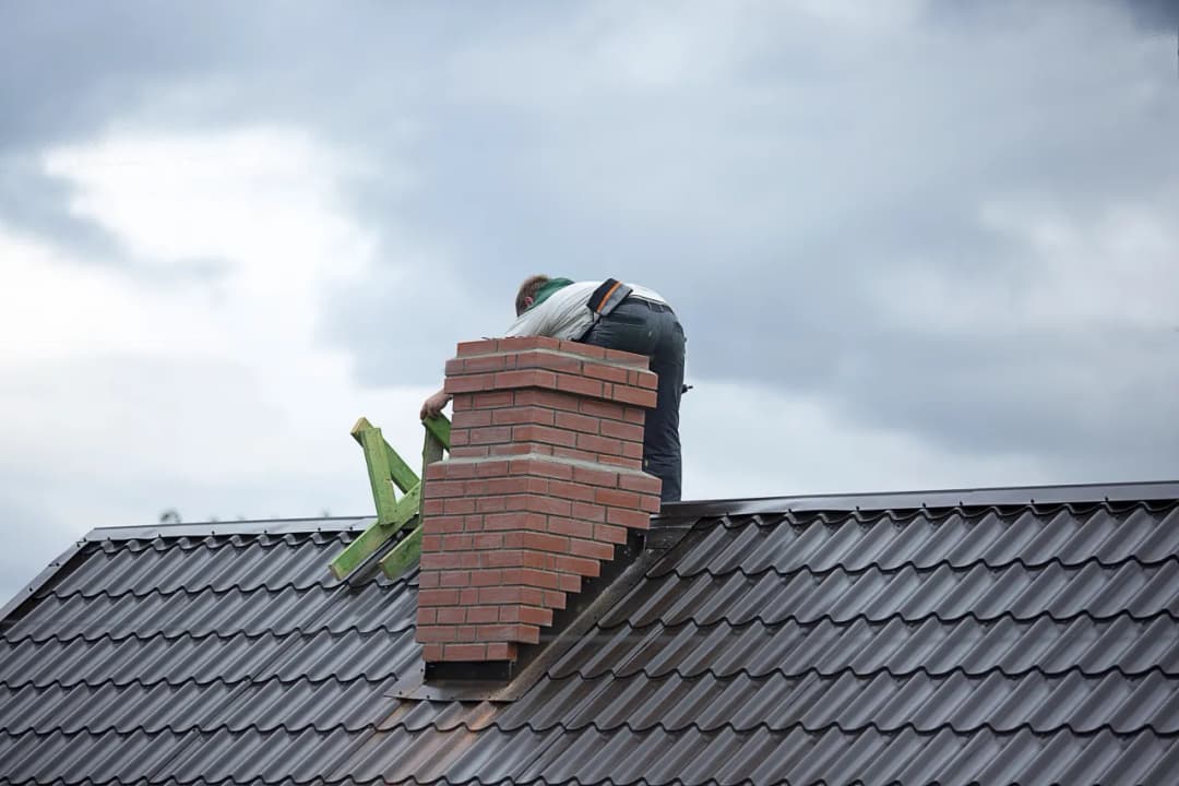 Komin systemowy: zaprawa czy klej? Wybierz najlepszą opcję dla siebie