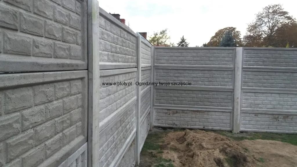 Ile kosztuje ogrodzenie betonowe? Ceny, które mogą Cię zaskoczyć